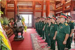 Quân khu: Dâng hương tưởng niệm các anh hùng liệt sĩ